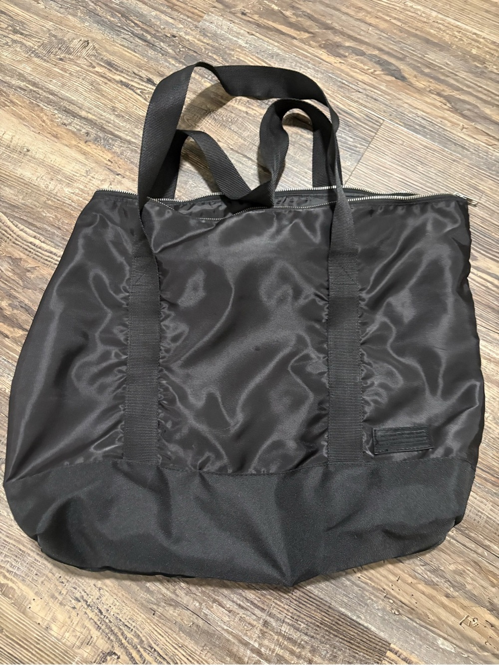 H&M Women’s Bag $13.00 20” W 17.5” L With Handle 26” L